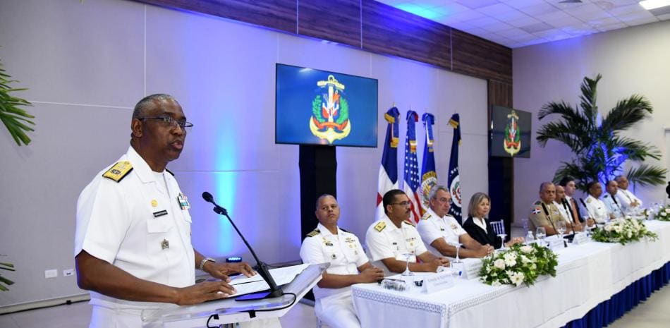 Armada Dominicana refuerza vigilancia costera y coordina estrategias contra el narcotráfico internacional