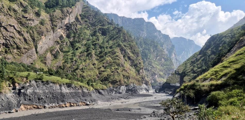 Una riada en el Himalaya afecta a más de 200 viviendas y deja cinco desaparecidos en Nepal