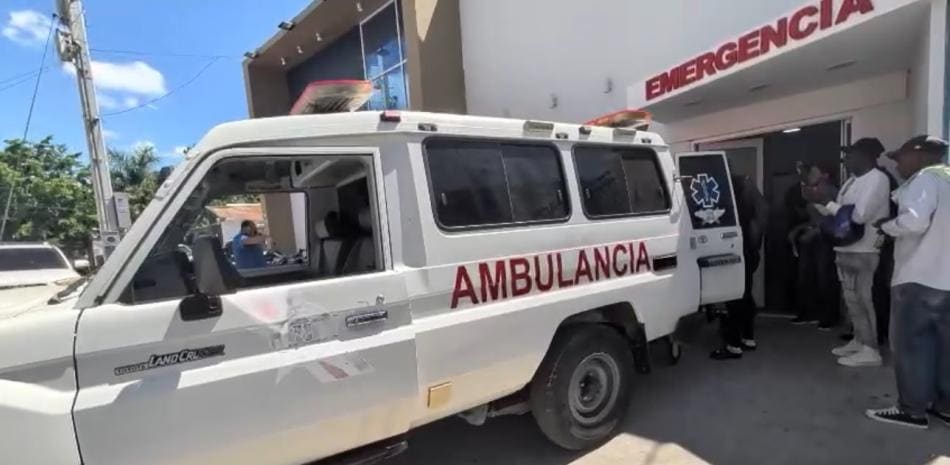 Dos soldados del Ejército resultan gravemente heridos tras colisión en Dajabón