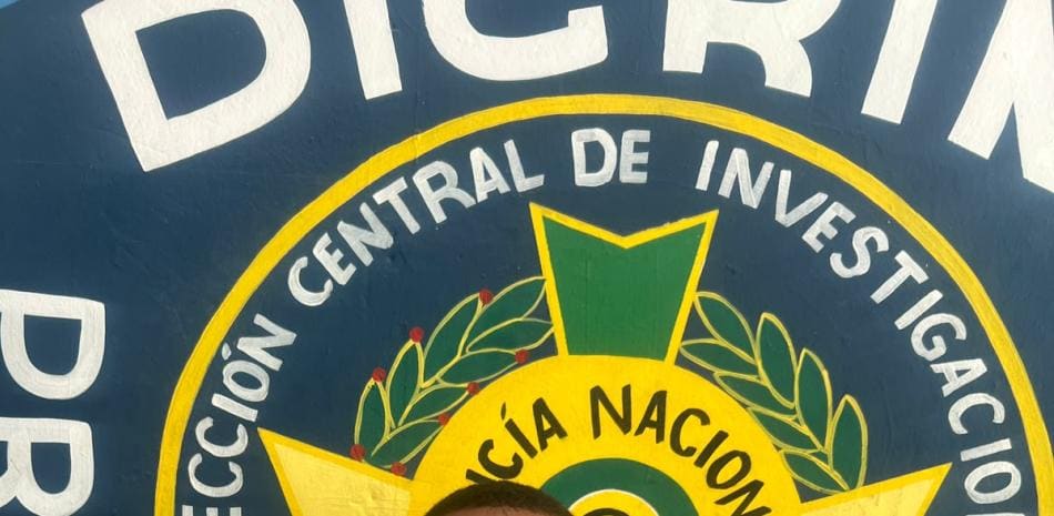 Se entrega hombre acusado de irrumpir armado en centro educativo de Barahona