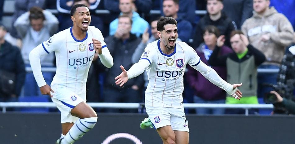 El Chelsea derrota al Everton en la Premier League en una jornada marcada por la lesión del guardameta Emiliano Martínez