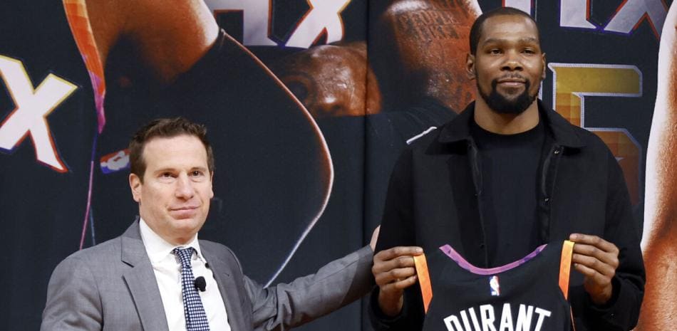 Cruce de declaraciones en redes sociales entre Kevin Durant y el dueño de los Suns