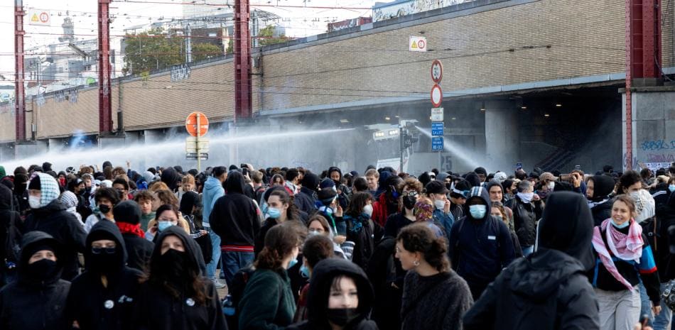 Unas doscientas detenciones deja jornada de protestas y disturbios en Bélgica