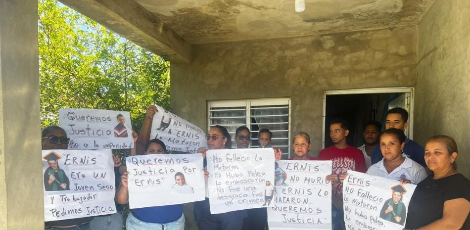 Familiares exigen justicia a diez meses del homicidio de joven en La Vega