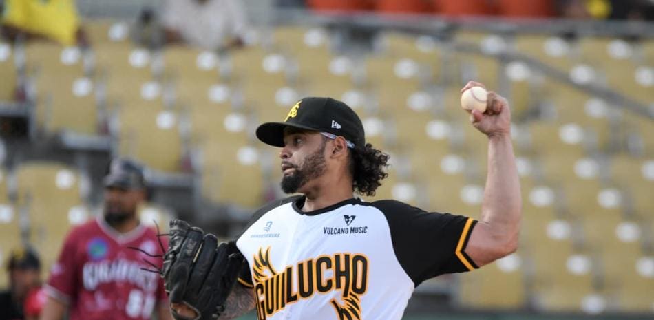 Las Águilas Cibaeñas logran su primera victoria al superar a los Gigantes