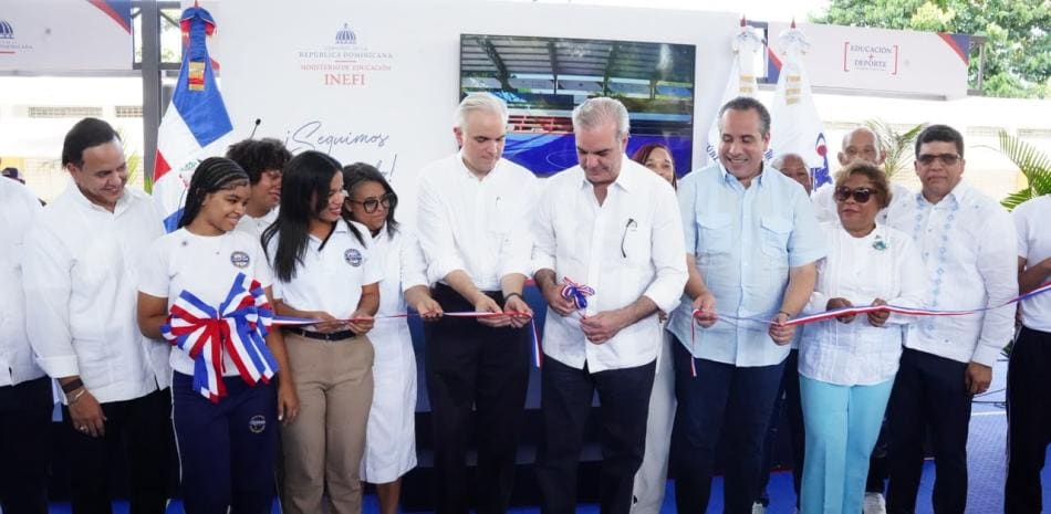 Presidente Abinader entrega techado deportivo en el Centro Educativo Fabio Amable Mota