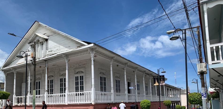 Llamado a licitación para rescatar el histórico Club del Comercio en Puerto Plata