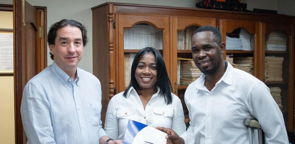 Central Romana beneficia a dieciséis familias trabajadoras con la entrega de nuevas casas propias