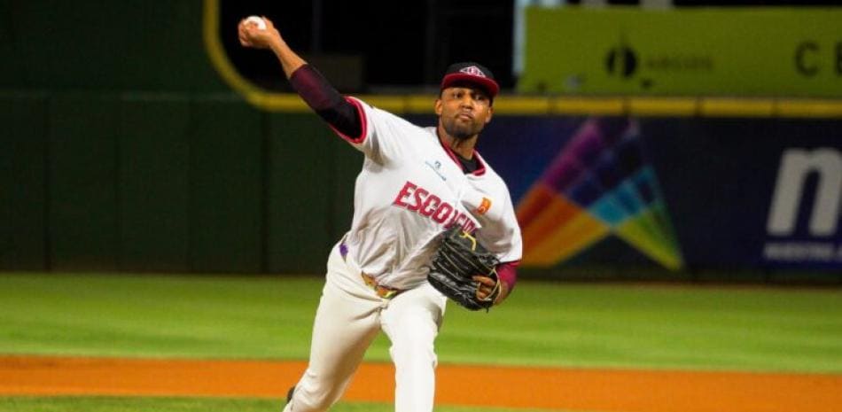 Los Leones del Escogido superan a las Estrellas Orientales en el Quisqueya