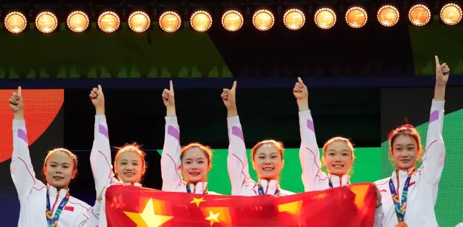 China vence a EE. UU. y rompe racha de siete títulos en gimnasia femenina