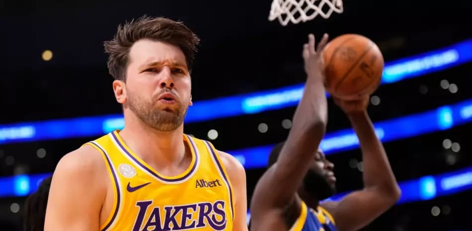 Un novato de los Warriors enciende la polémica con Luka Doncic tras su debut en la NBA
