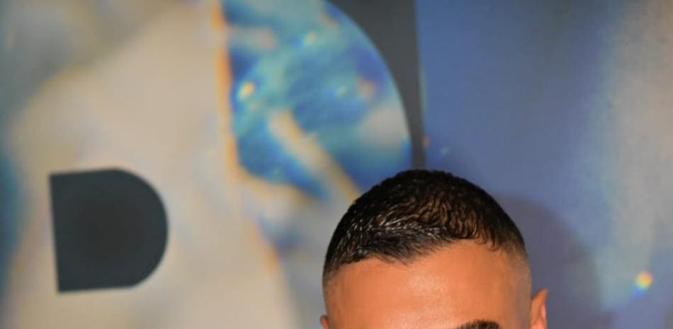 Raúl López es reconocido por RD Fashion Week en su visita al país