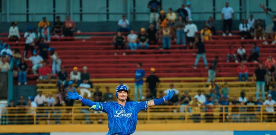 Tigres del Licey superan a las Águilas Cibaeñas en el primer duelo de la temporada