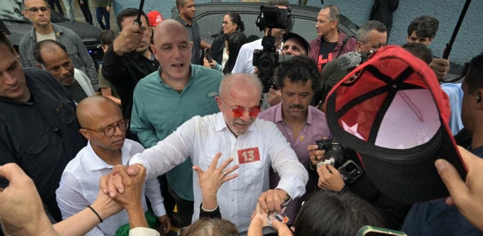 Los brasileños votan este domingo en el balotaje presidencial entre Lula da Silva y Flávio Bolsonaro