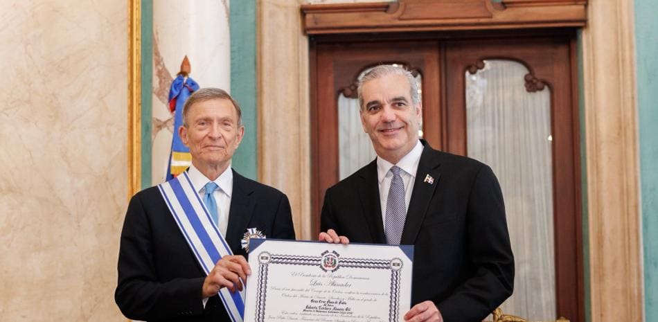 Roberto Álvarez aboga por mayor apoyo internacional contra pandillas en Haití tras recibir condecoración