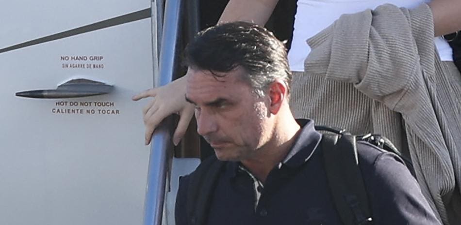 Flávio Bolsonaro se autoproclama presidente electo de Brasil desde Estados Unidos