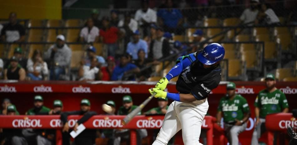 Tigres del Licey blanquean a las Estrellas Orientales con jonrón de Mel Rojas Jr.
