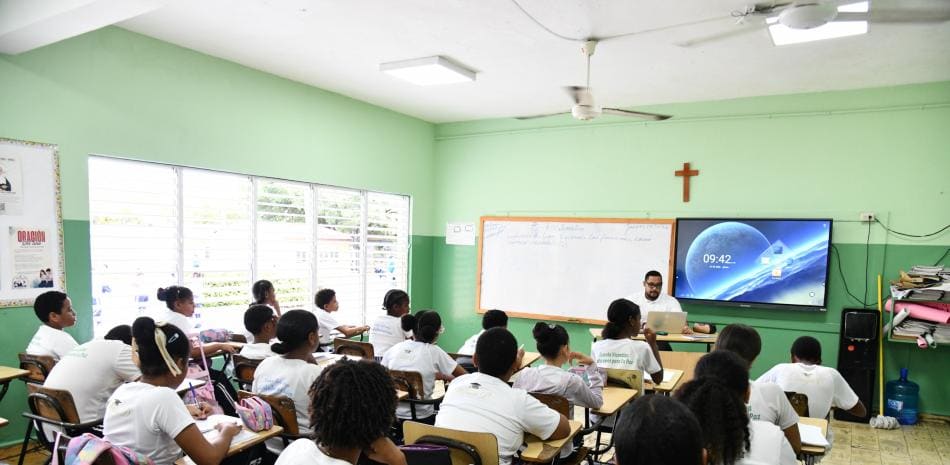 La asistencia escolar supera el 80% en centros del Distrito Nacional tras suspensión por lluvias