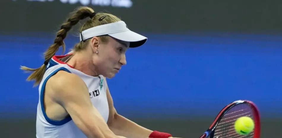 Elena Rybakina asegura el número 1 del ranking mundial tras avanzar en el Abierto de Japón