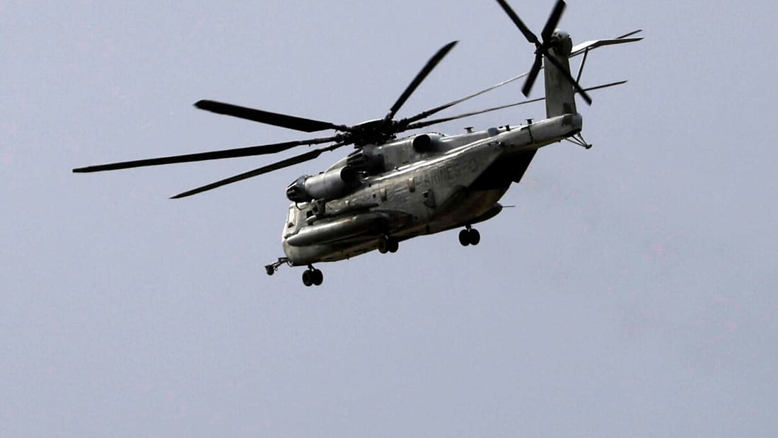 Cinco helicópteros de la Fuerza Aérea Salvadoreña llegan al Aeropuerto Internacional de Las Américas