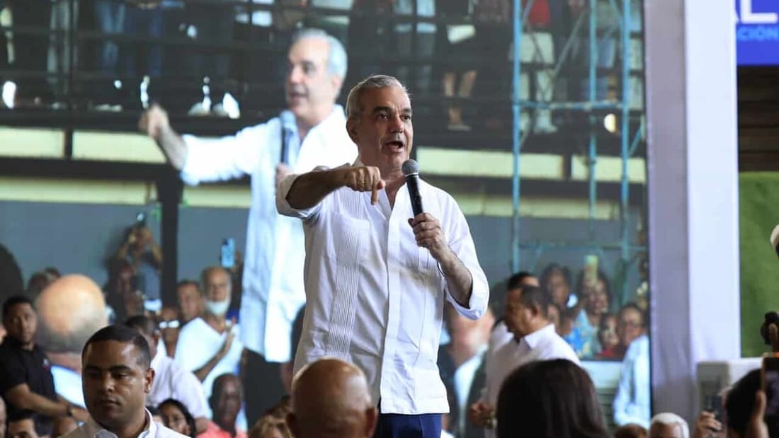 Presidente Abinader insta a prófugos de la justicia a entregarse mientras anuncia más tecnología policial