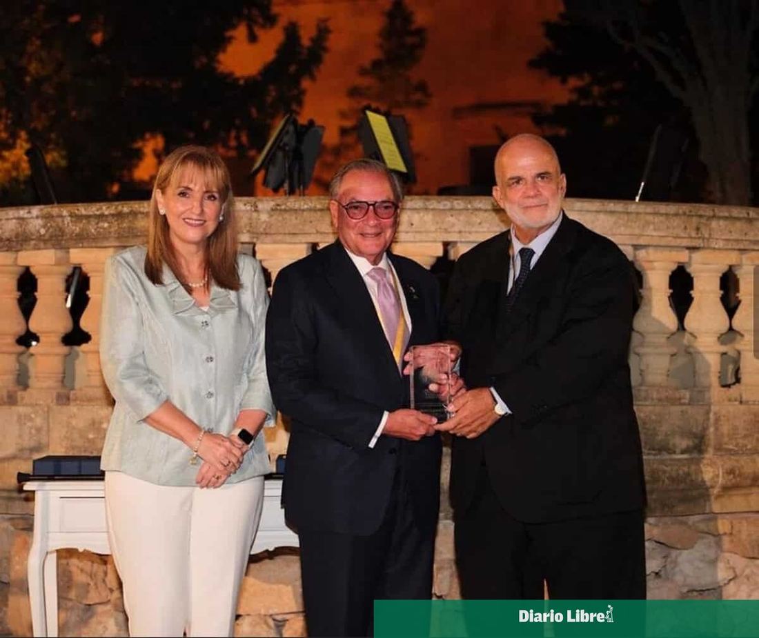 Frank Rainieri recibe el WTTC Icon Award por su aporte al turismo