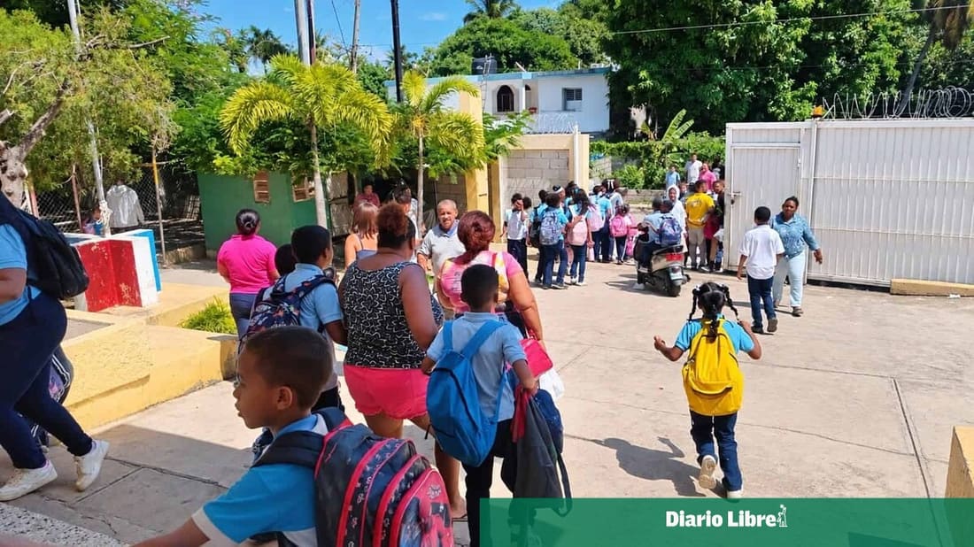 Pánico en escuela de Barahona tras irrupción de hombre armado