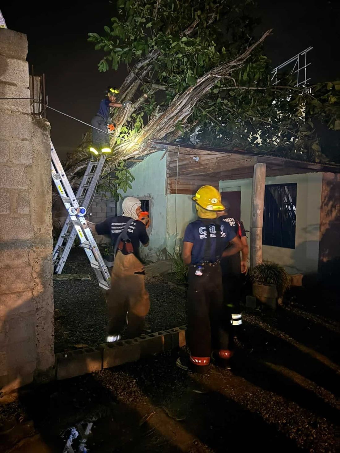 Tormenta en La Vega deja daños en el tendido eléctrico sin víctimas