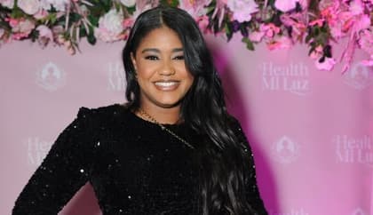 Isveny Pichardo destaca con tres nominaciones en los Premios La Flor 2026