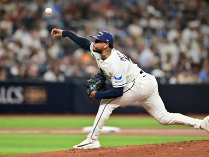 Freddy Peralta buscará este martes recortar la ventaja de los Cerveceros en la Serie Mundial