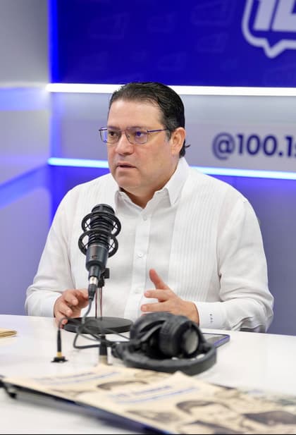 Ministro de Industria y Comercio aboga por capacitar al talento local ante los nuevos retos tecnológicos