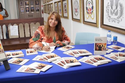 Rosa Escoto presenta su libro testimonial sobre niñez y adolescencia en la Feria del Libro