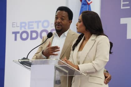 Pedro Martínez inaugura complejo en Manoguayabo y llama a líderes dominicanos a respaldar sus comunidades