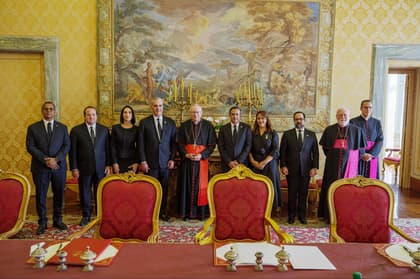 El embajador Víctor Suárez acompaña al presidente Abinader en su agenda diplomática en el Vaticano