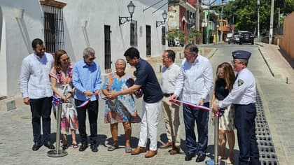 Ministro de Turismo inaugura calles Colón y Hostos en la Ciudad Colonial