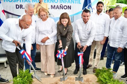 Raquel Peña encabeza inicio de obras en hospital y entrega centro médico en San Cristóbal