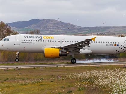 Aeronave de Vueling regresa a Barcelona y aterriza de emergencia tras impacto de aves