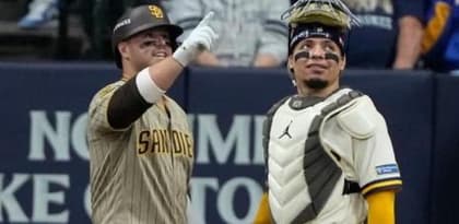 Un insólito batazo impacta el techo y sentencia la victoria de los Cerveceros en los playoffs