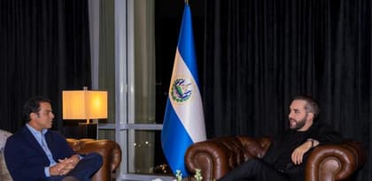 Productor dominicano Saymon Díaz se reúne con Nayib Bukele para analizar el impacto del Estadio Nacional