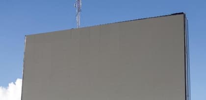 Estrellas Orientales modernizan el Estadio Tetelo Vargas con nueva pantalla gigante
