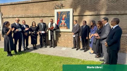 Mandatario dominicano solicita plegarias por la salud del papa León XIV desde el Vaticano