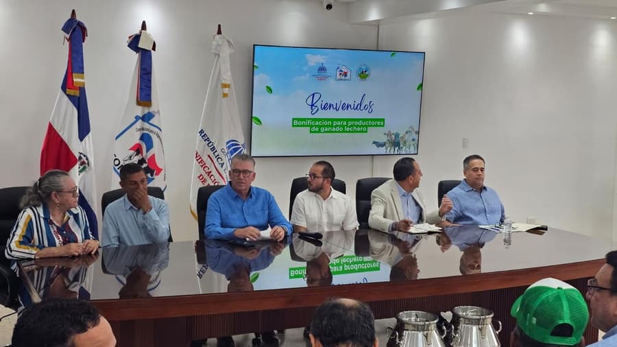 Gobierno asigna 30 millones de pesos para tecnificar el riego en el sector lechero