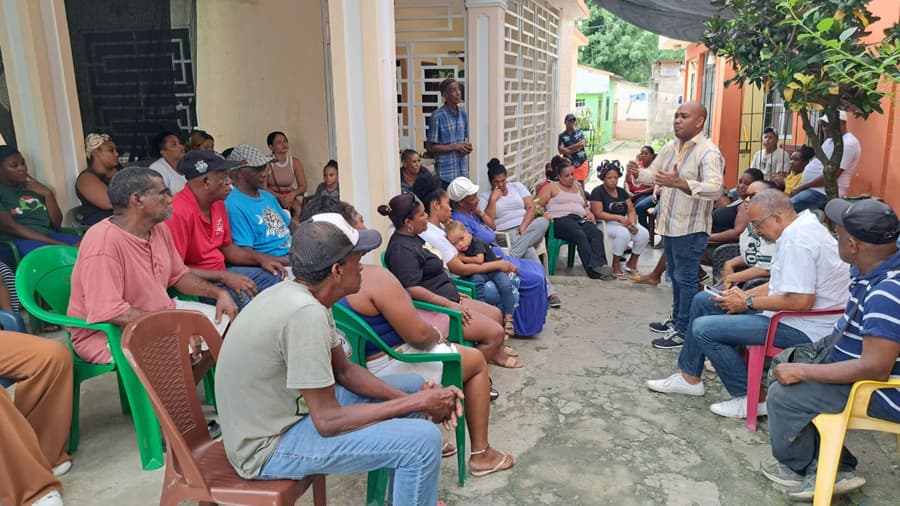 John Anderson recorre Samaná para impulsar el proyecto presidencial de Carolina Mejía en el PRM