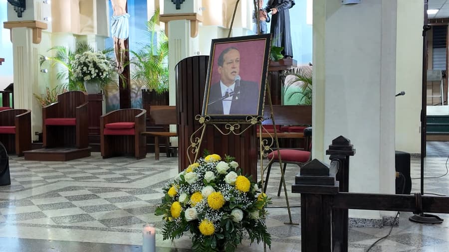 Conmemoran quinto aniversario del fallecimiento de Reinaldo Pared Pérez
