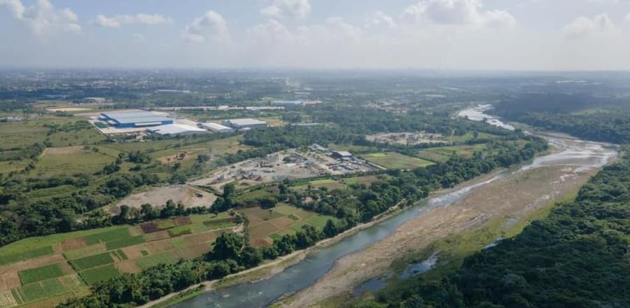 Buscan a joven de 20 años arrastrada por un río en San Cristóbal mientras el COE mantiene alertas por lluvias